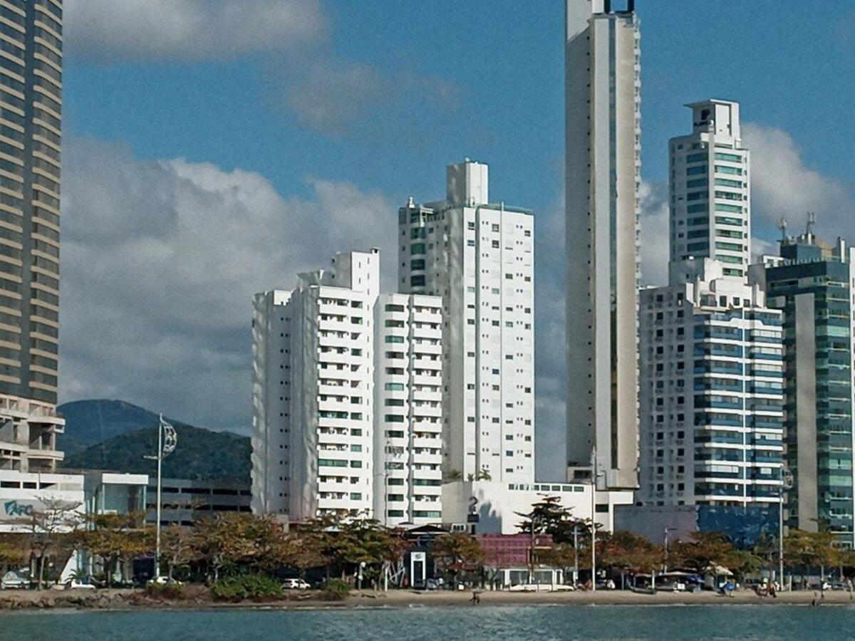3 Suites Linda Vista Da Orla De Bc A 50M Da Praia - Somente Familiares Balneário Camboriú Exterior foto