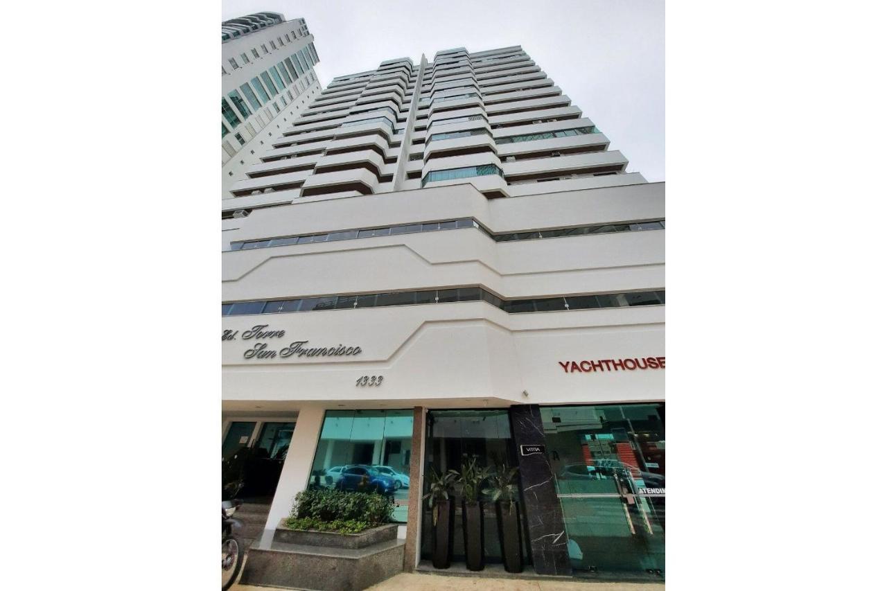 3 Suites Linda Vista Da Orla De Bc A 50M Da Praia - Somente Familiares Balneário Camboriú Exterior foto