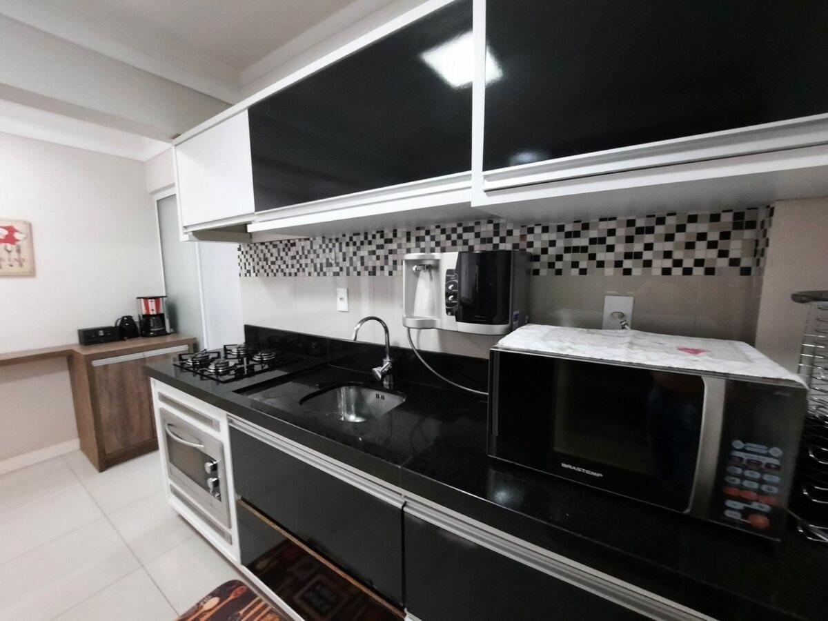 3 Suites Linda Vista Da Orla De Bc A 50M Da Praia - Somente Familiares Balneário Camboriú Exterior foto