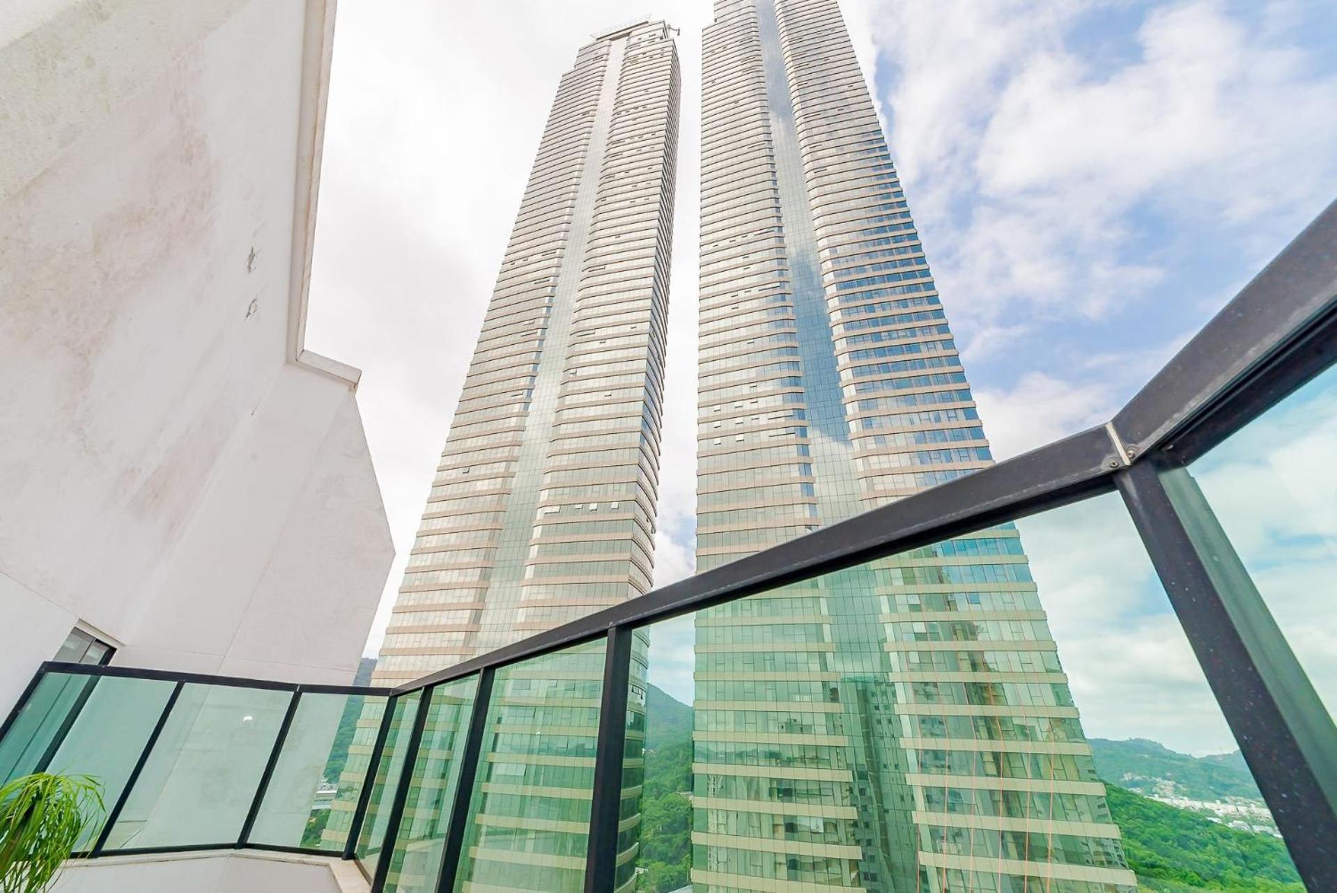 3 Suites Linda Vista Da Orla De Bc A 50M Da Praia - Somente Familiares Balneário Camboriú Exterior foto